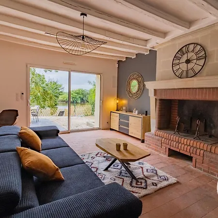 Climatise Avec Privatif, Cheminees Decoratives Et Vue Sur Loire - Fr-1-622-90