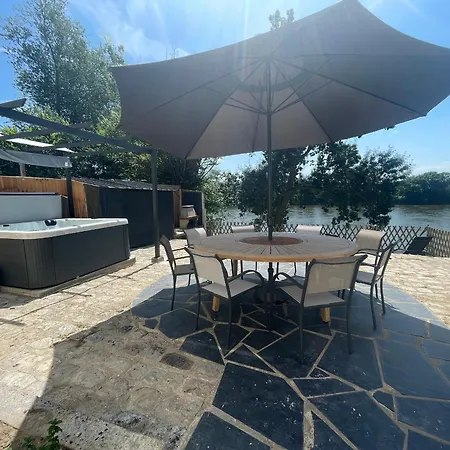 Climatise Avec Privatif, Cheminees Decoratives Et Vue Sur Loire - Fr-1-622-90 Holiday home